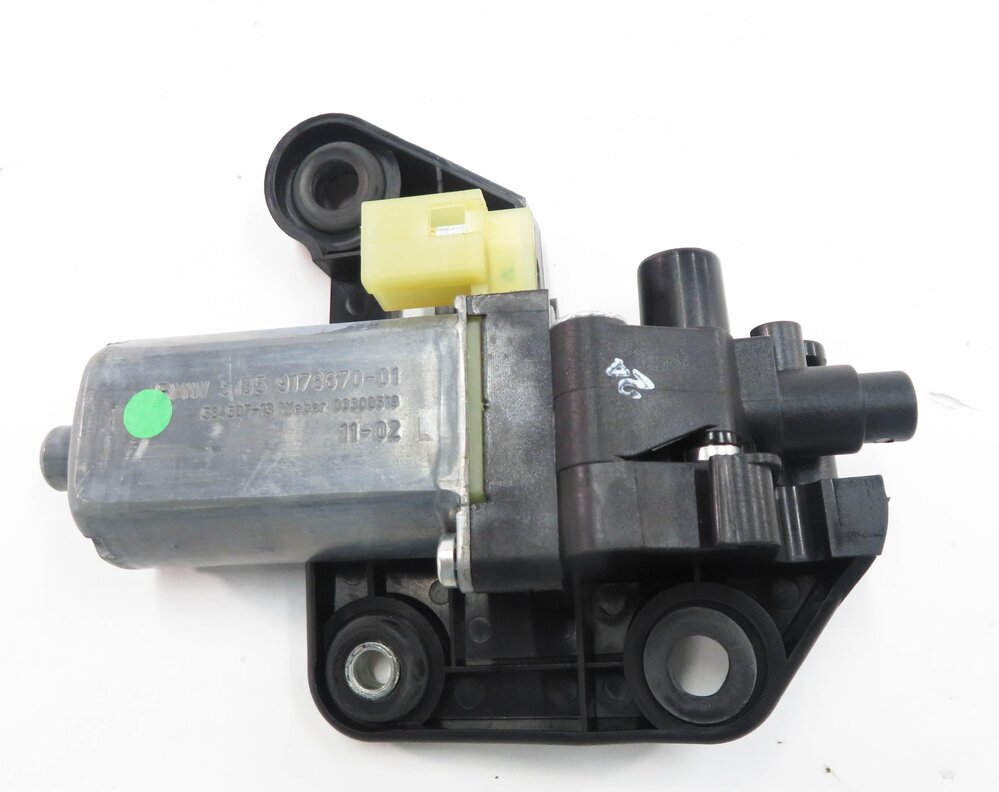 Thumbnail 4: 2012 BMW 750i (F01) RIGHT REAR DOOR WINDOW SHADE MOTOR
