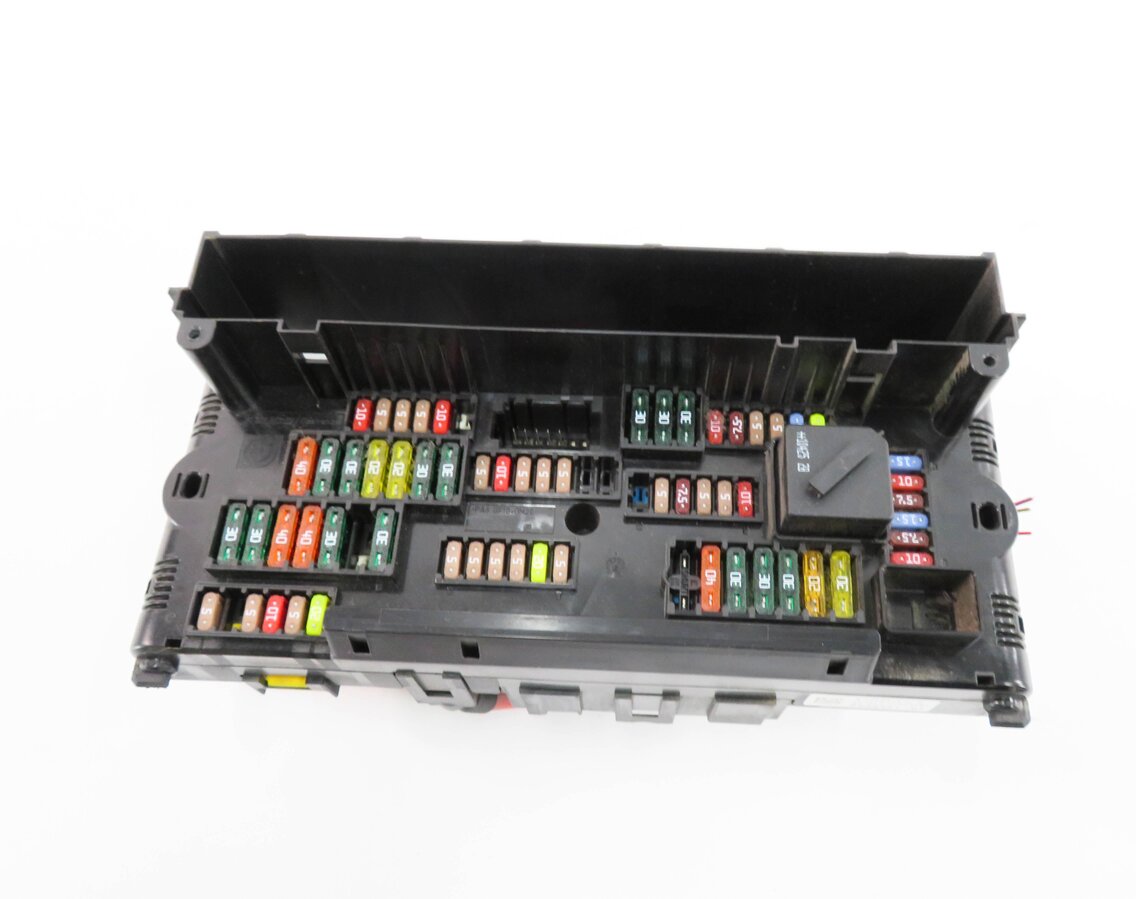 Thumbnail 2: 2011 BMW 535i (F10) FRONT POWER DISTRIBUTION FUSE BOX