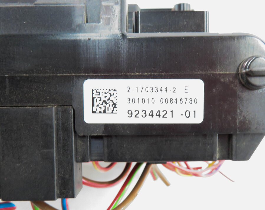 Thumbnail 8: 2011 BMW 535i (F10) FRONT POWER DISTRIBUTION FUSE BOX