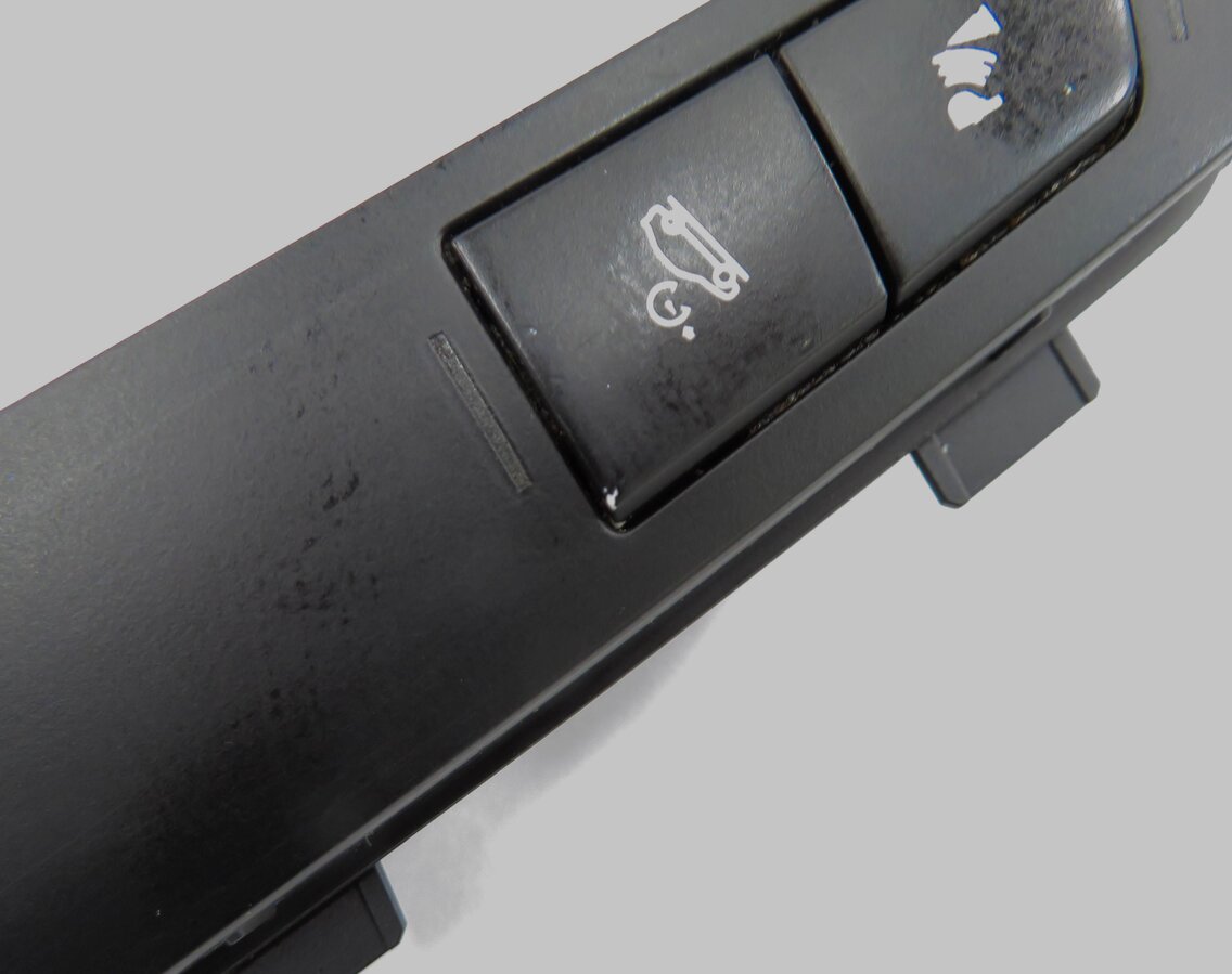 Thumbnail 8: 2011 BMW 535i (F10) TRACTION CONTROL HILL DESCENT PDC SWITCH BUTTON PANEL
