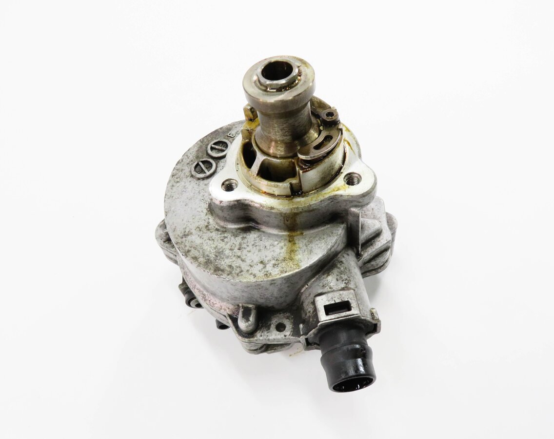 10-12 BMW 135i 335i 535i 640i X3 X5 X6 (E87 E90 E70) 3.0L N55 BRAKE VACUUM PUMP