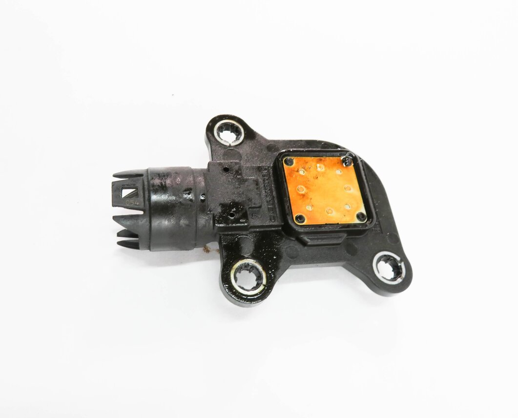 Thumbnail 3: 2006 BMW 325i (E90) 3.0L N52 ENGINE - ECCENTRIC CAM CAMSHAFT POSITION SENSOR