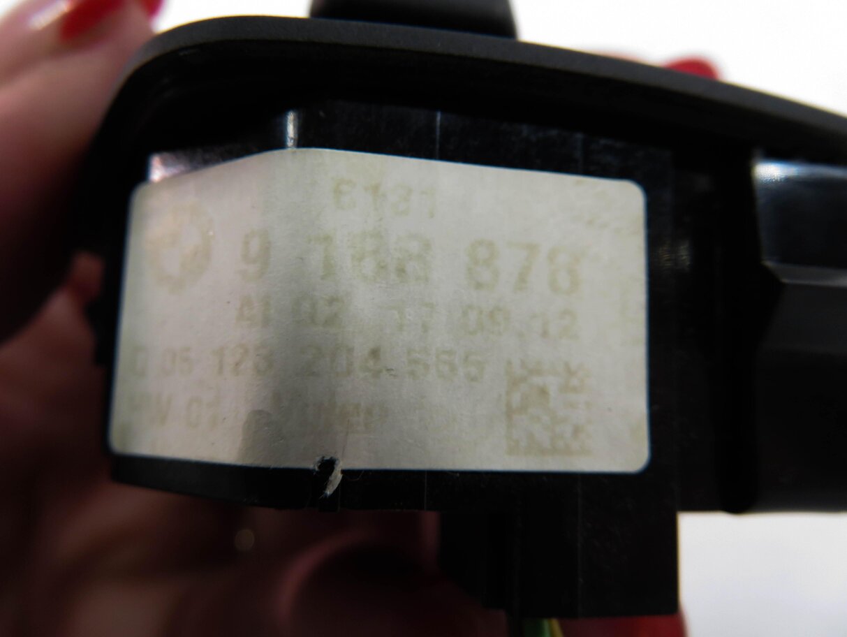 Thumbnail 6: 2013 BMW 740i (F01) HEATED STEERING ADJUSTMENT SWITCH BUTTON