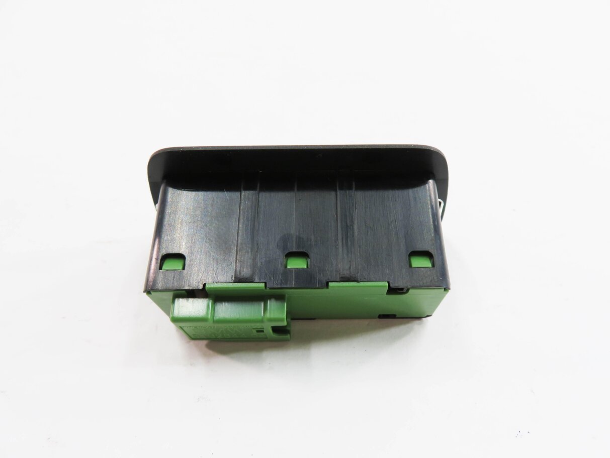 Thumbnail 6: 2013 BMW 740i (F01) TRUNK LOCK SWITCH BUTTON