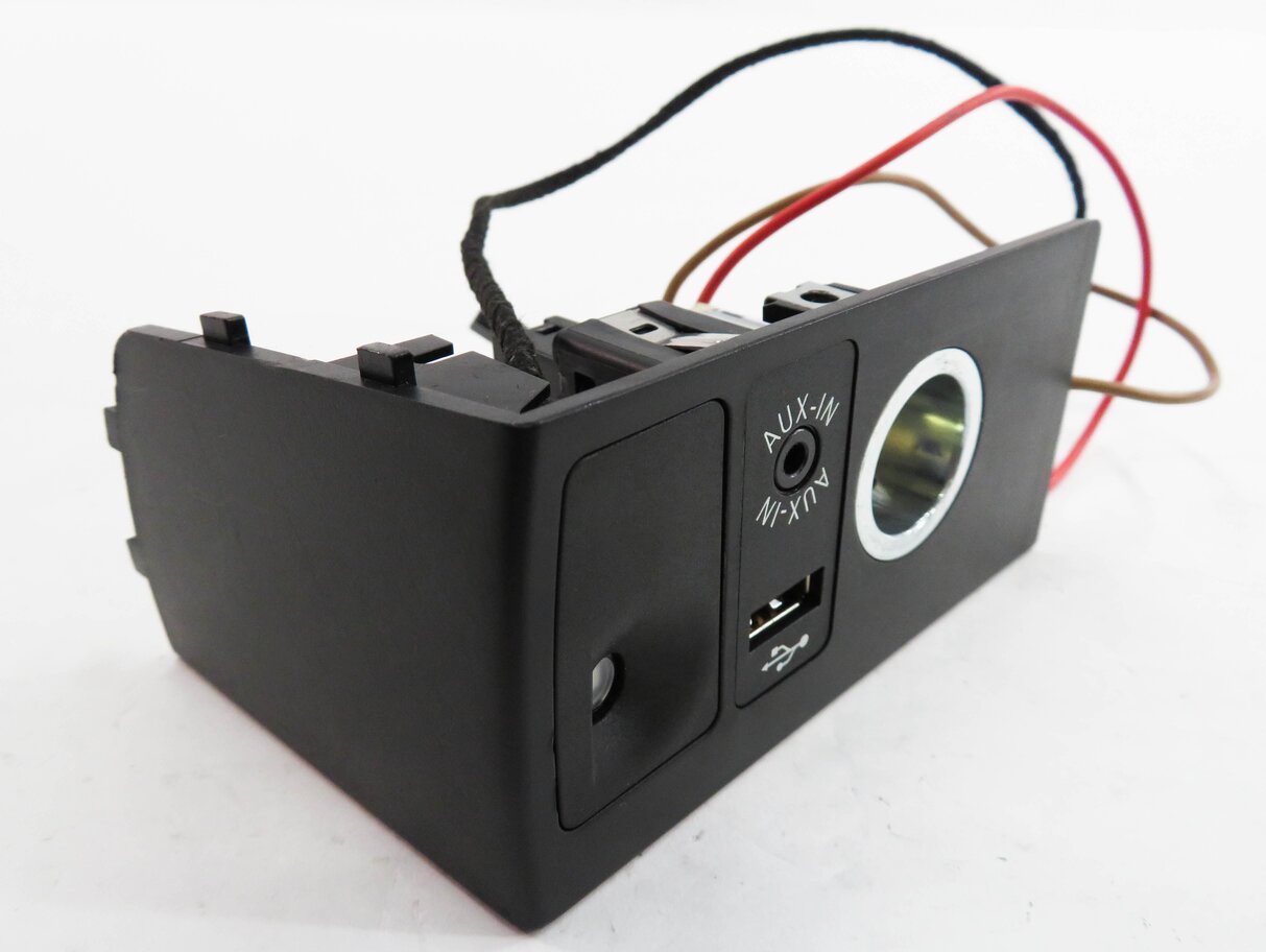 2013 BMW 740i (F01) AUX AUXILIARY AUDIO IN INPUT JACK w/ USB & 12v SOCKET