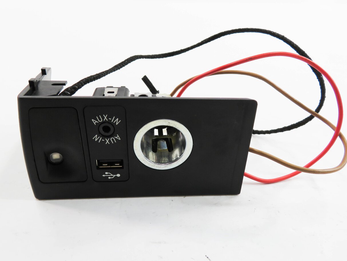 Thumbnail 2: 2013 BMW 740i (F01) AUX AUXILIARY AUDIO IN INPUT JACK w/ USB & 12v SOCKET