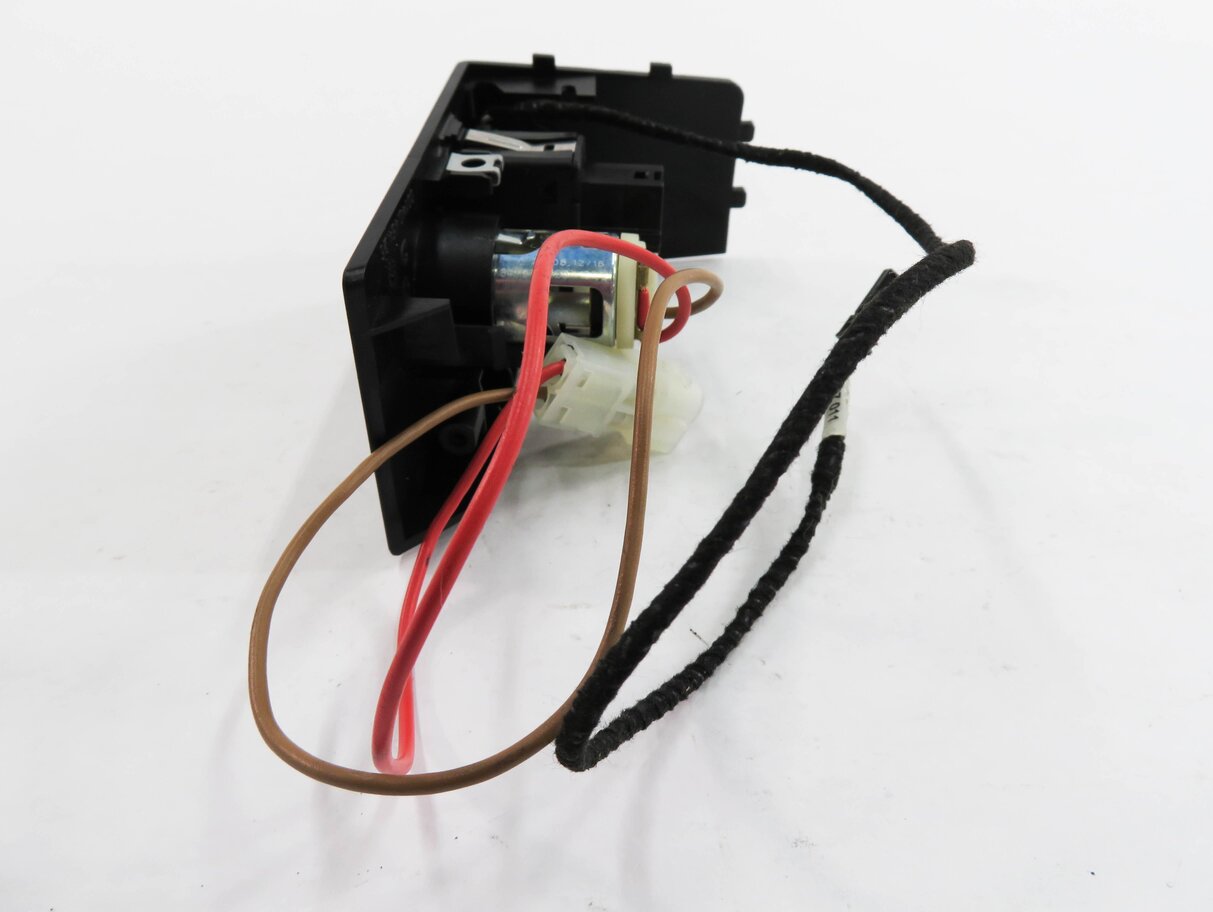 Thumbnail 3: 2013 BMW 740i (F01) AUX AUXILIARY AUDIO IN INPUT JACK w/ USB & 12v SOCKET
