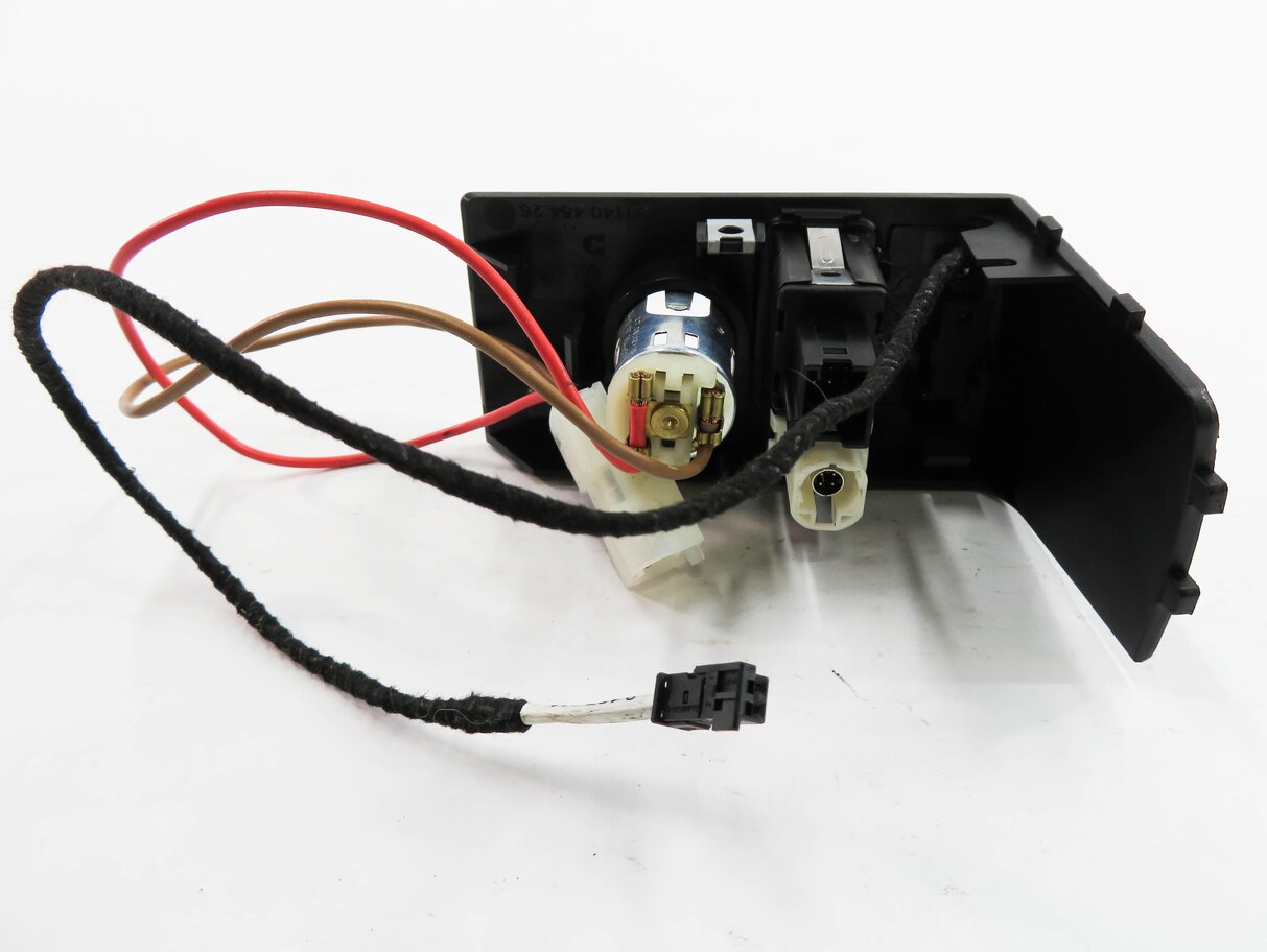 Thumbnail 4: 2013 BMW 740i (F01) AUX AUXILIARY AUDIO IN INPUT JACK w/ USB & 12v SOCKET