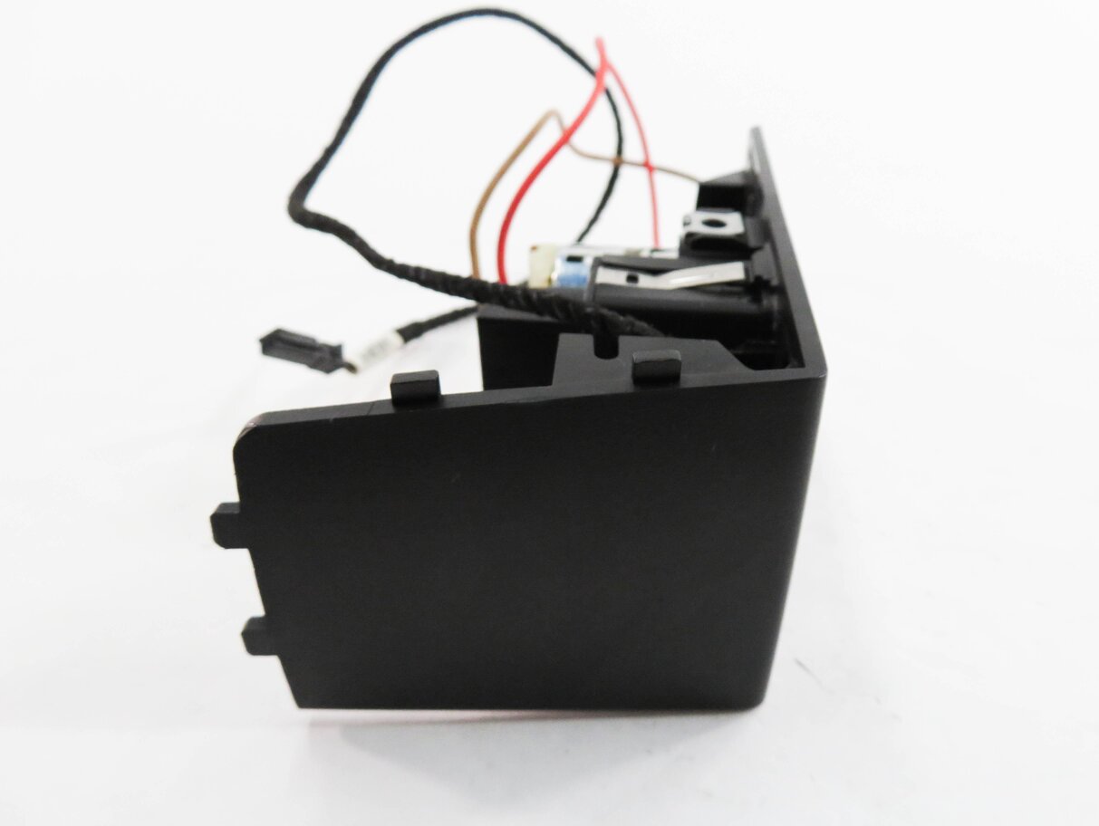 Thumbnail 5: 2013 BMW 740i (F01) AUX AUXILIARY AUDIO IN INPUT JACK w/ USB & 12v SOCKET