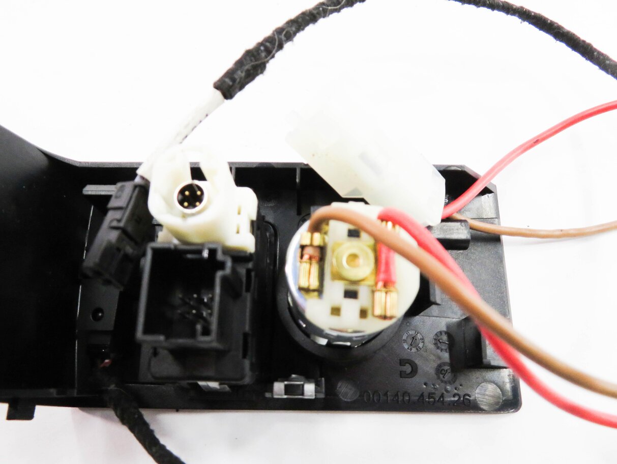 Thumbnail 6: 2013 BMW 740i (F01) AUX AUXILIARY AUDIO IN INPUT JACK w/ USB & 12v SOCKET