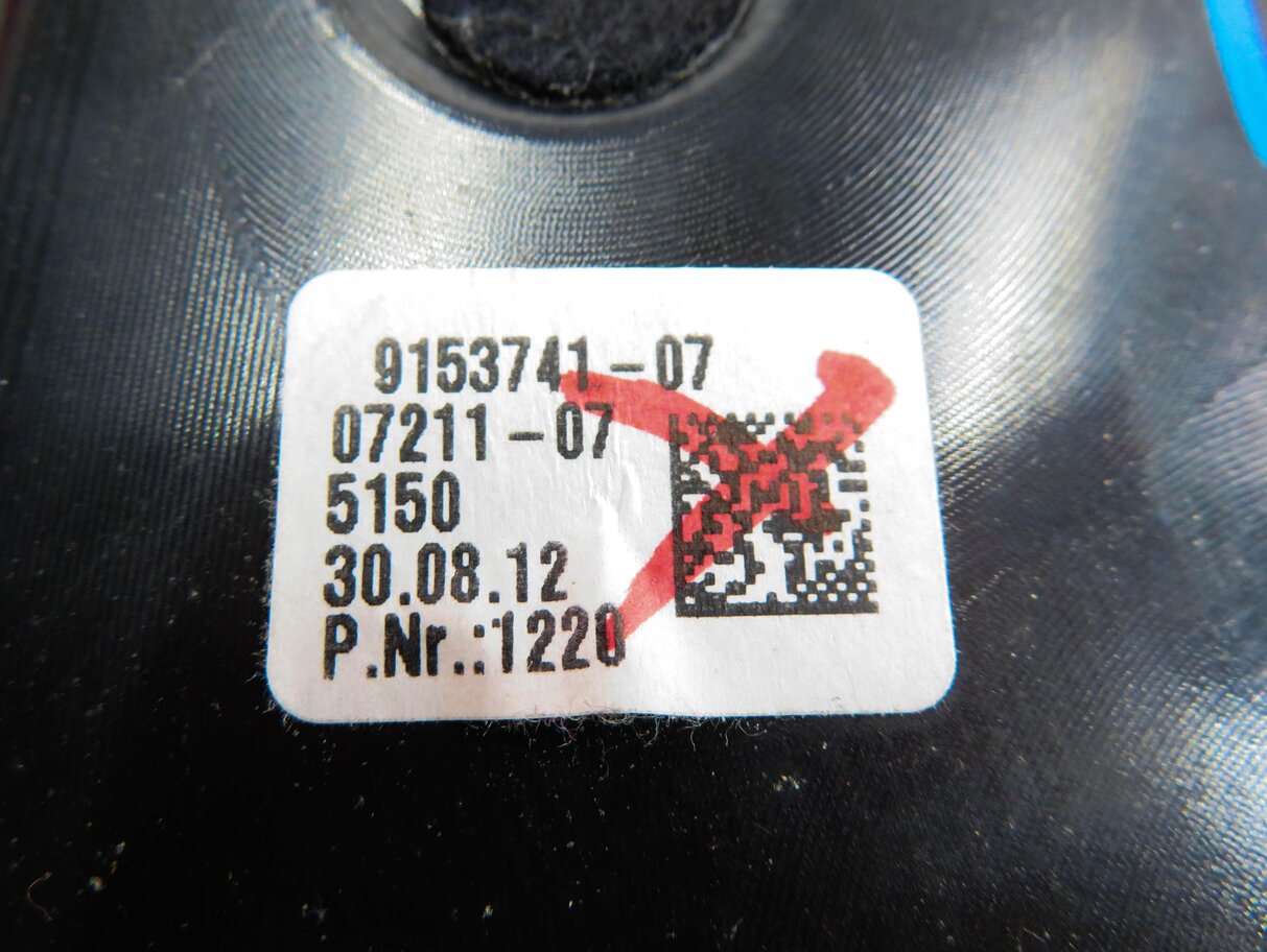 Thumbnail 10: 2013 BMW 740i (F01) LEFT REAR PILLAR HEATER A/C AIR VENT (BLACK)