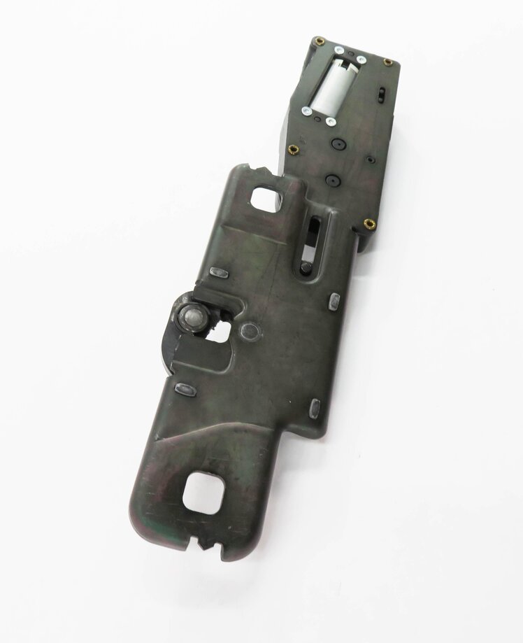 Thumbnail 3: 2015 AUDI SQ5 (B8 8R) REAR TRUNK LOCK LATCH ACTUATOR MOTOR STRIKER PLATE