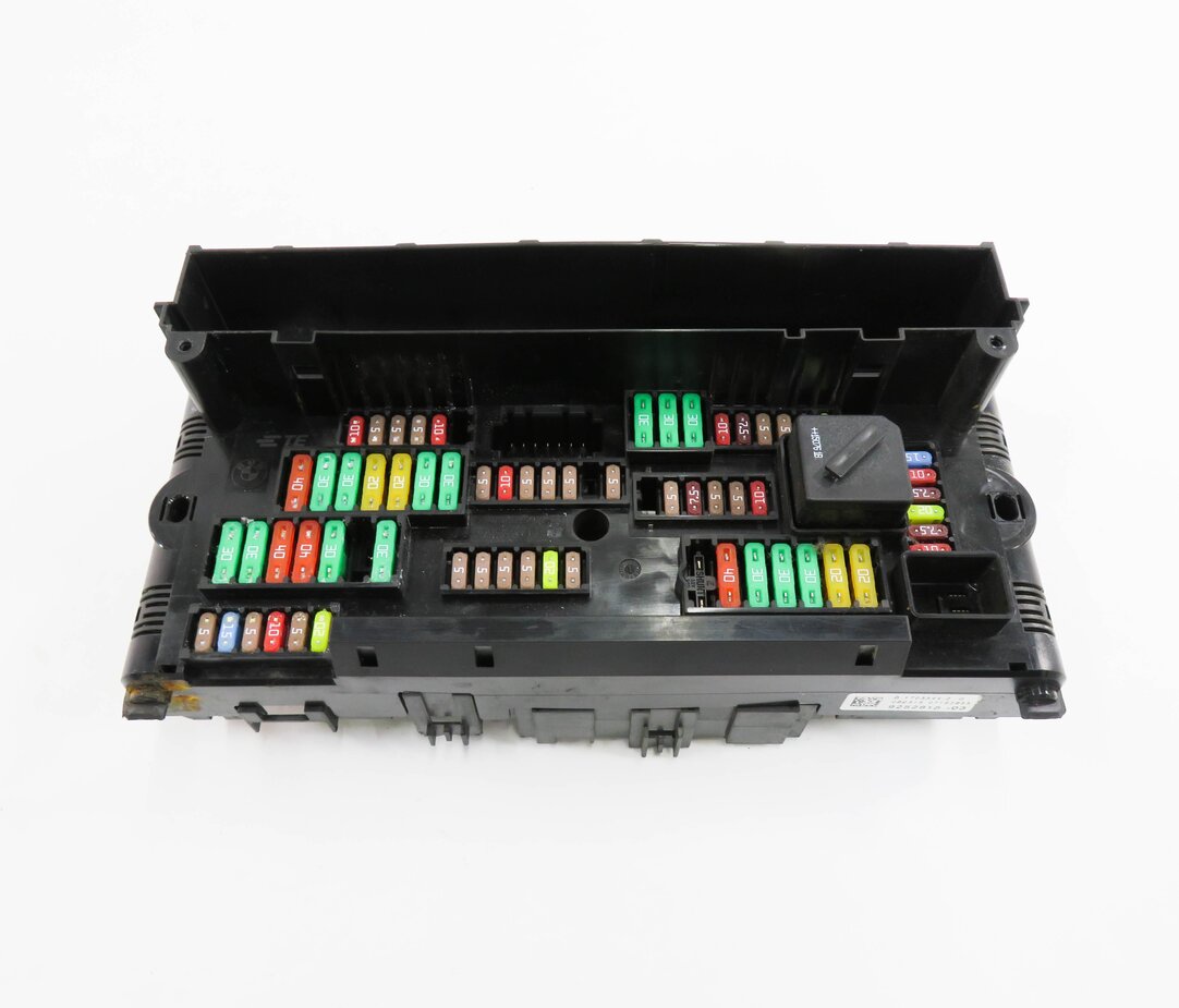 Thumbnail 2: 2015 BMW 535i (F10) FRONT POWER DISTRIBUTION FUSE BOX