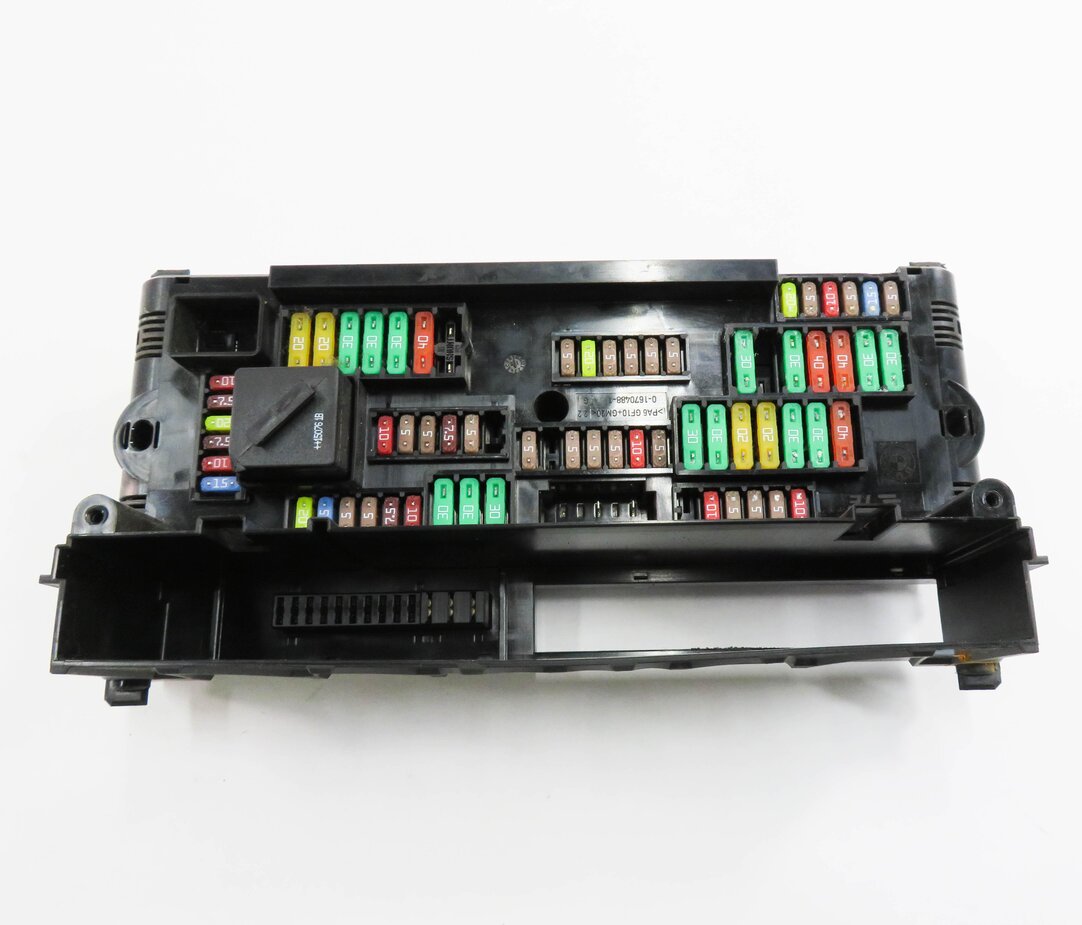 Thumbnail 5: 2015 BMW 535i (F10) FRONT POWER DISTRIBUTION FUSE BOX