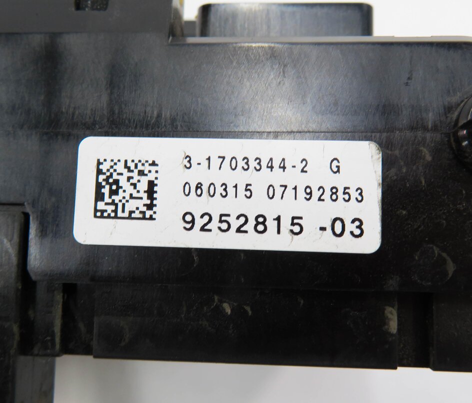 Thumbnail 8: 2015 BMW 535i (F10) FRONT POWER DISTRIBUTION FUSE BOX