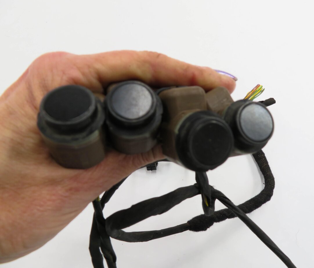 Thumbnail 5: 2015 BMW 535i (F10) REAR PDC PARK DISTANCE SENSOR SET-4 w/ HARNESS (BLACK)
