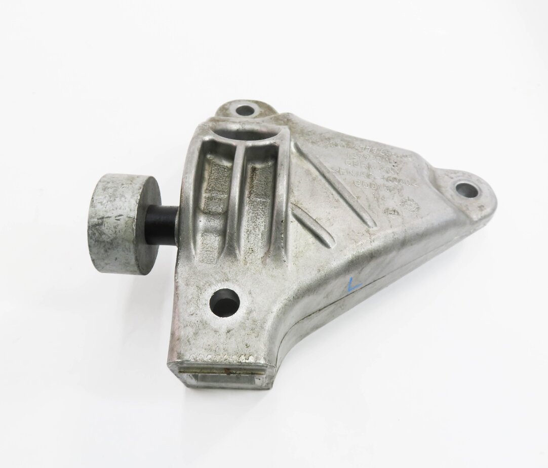 Thumbnail 2: 2015 BMW 535i (F10) 3.0L N55 TURBO - LEFT DRIVER ENGINE MOUNT BRACKET