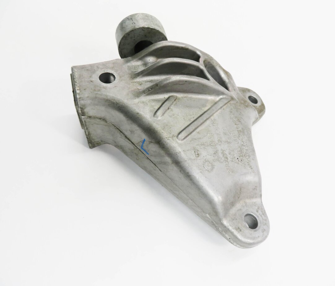 Thumbnail 4: 2015 BMW 535i (F10) 3.0L N55 TURBO - LEFT DRIVER ENGINE MOUNT BRACKET