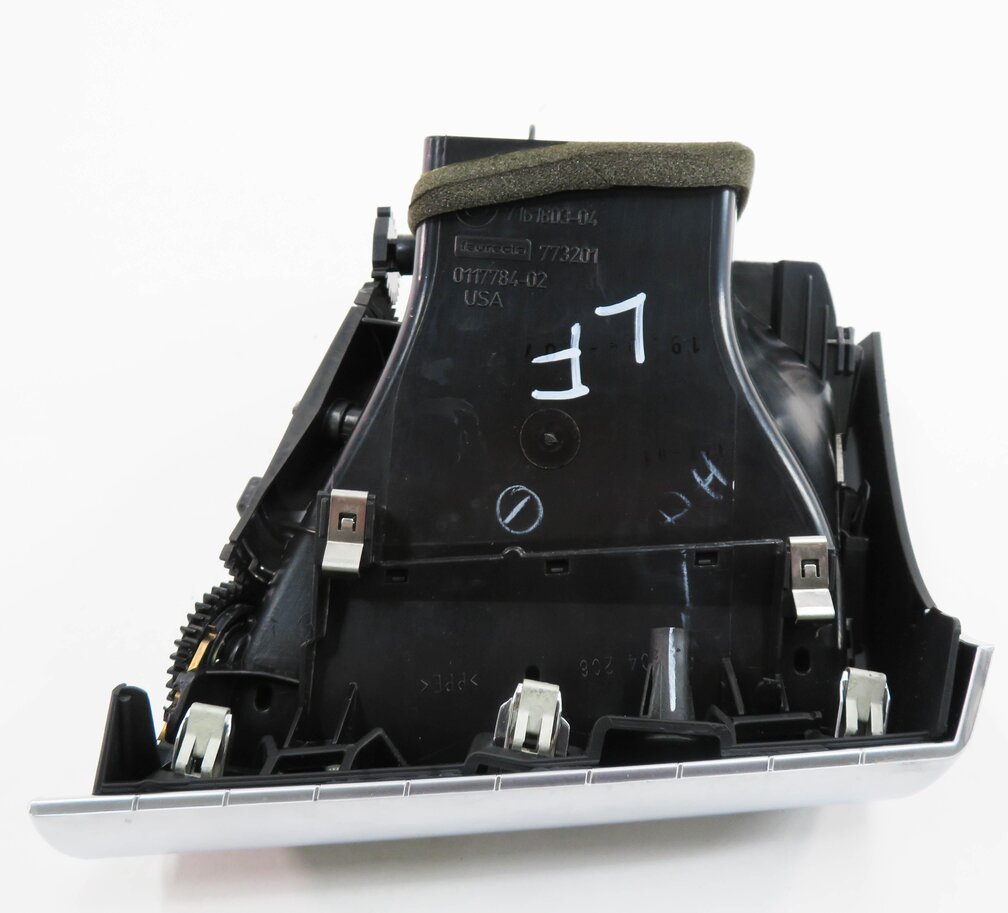 Thumbnail 6: 2007 BMW X5 (E70) LEFT FRONT DRIVER DASH HEATER A/C AIR VENT