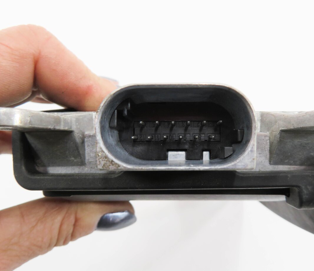 Thumbnail 6: 2011 BMW 550i (F10) RIGHT LANE DEPARTURE WARNING BLIND SPOT MODULE (MASTER)