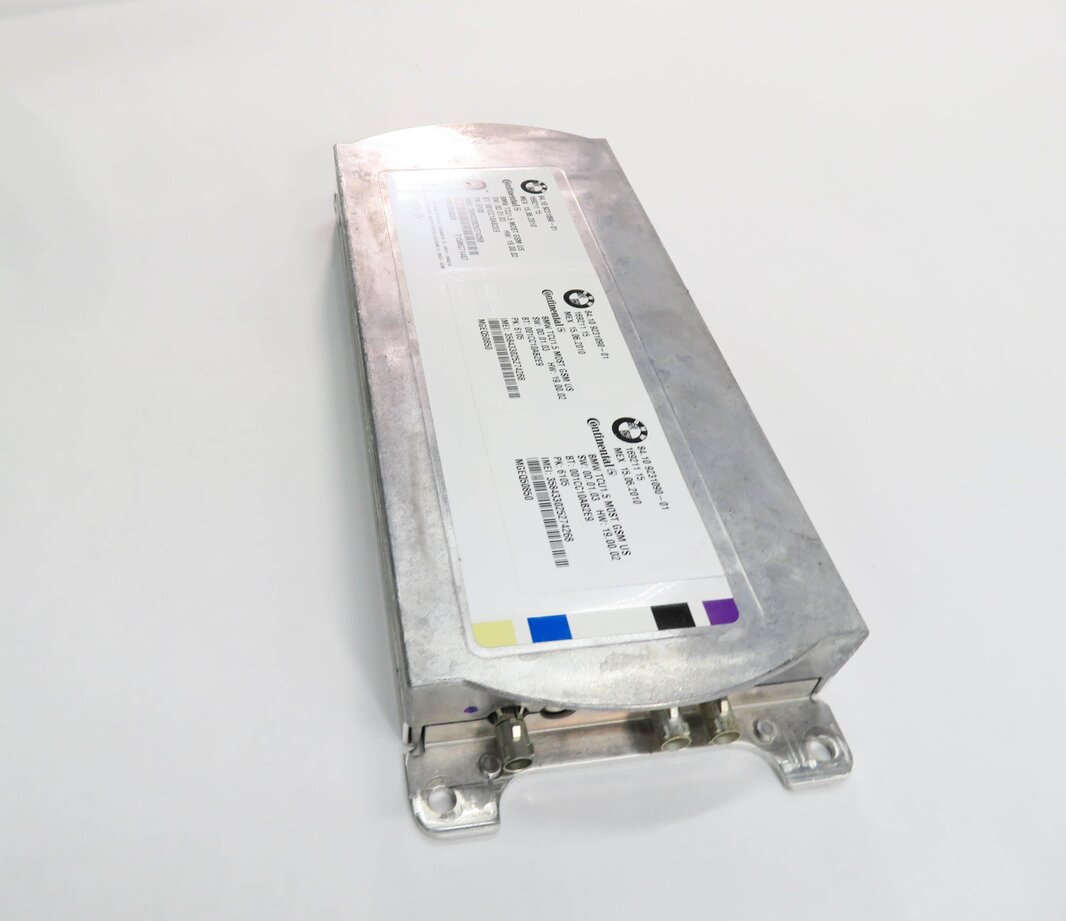 Thumbnail 3: 2011 BMW 550i (F10) BLUETOOTH TELEMATICS COMMUNICATION CONTROL MODULE