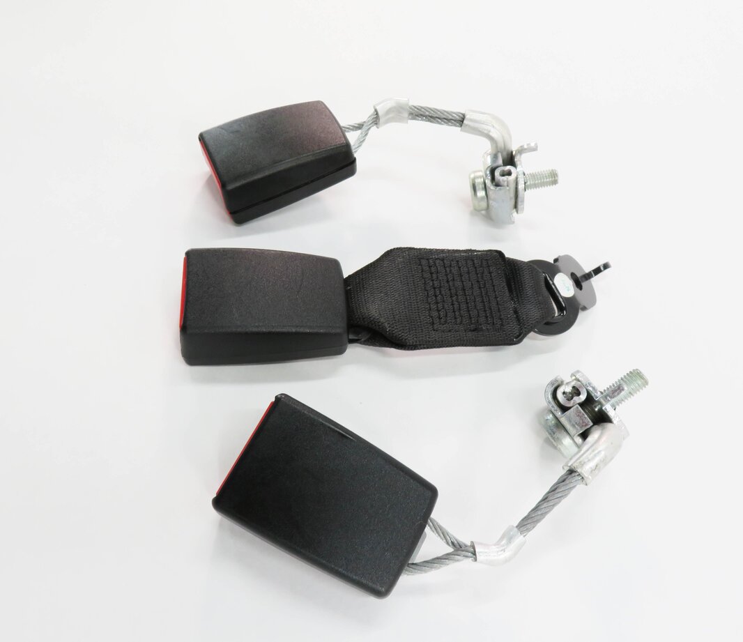 Thumbnail 4: 2011 BMW 550i (F10) REAR SEAT SEATBELT BUCKLE RECEIVER SET-3 (BLACK)