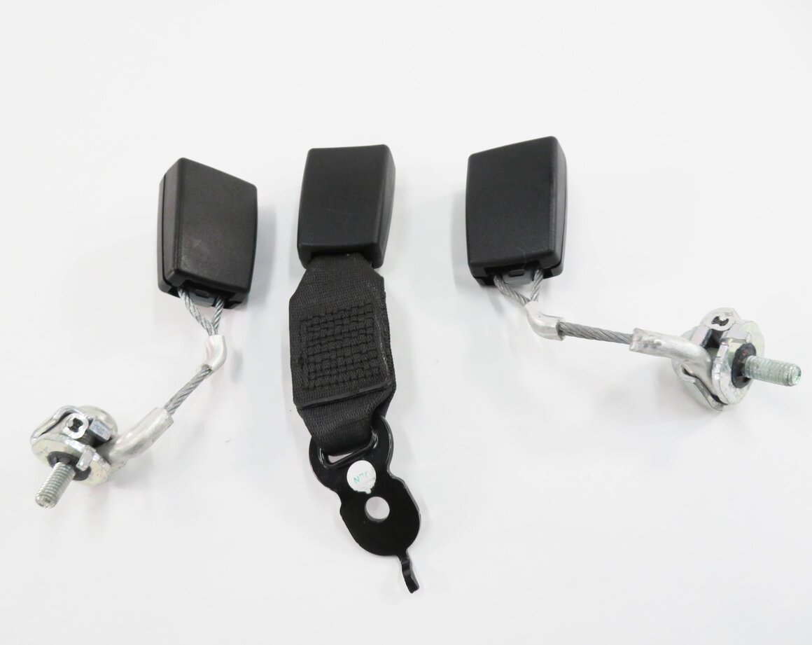 Thumbnail 5: 2011 BMW 550i (F10) REAR SEAT SEATBELT BUCKLE RECEIVER SET-3 (BLACK)