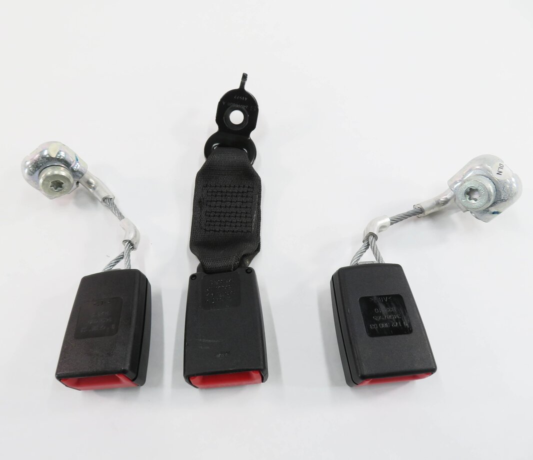 Thumbnail 6: 2011 BMW 550i (F10) REAR SEAT SEATBELT BUCKLE RECEIVER SET-3 (BLACK)