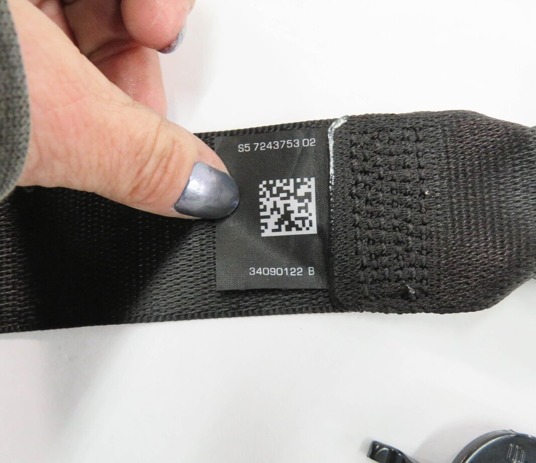 Thumbnail 6: 2011 BMW 550i (F10) REAR SEAT SEATBELT RETRACTOR SET-3 (BLACK)