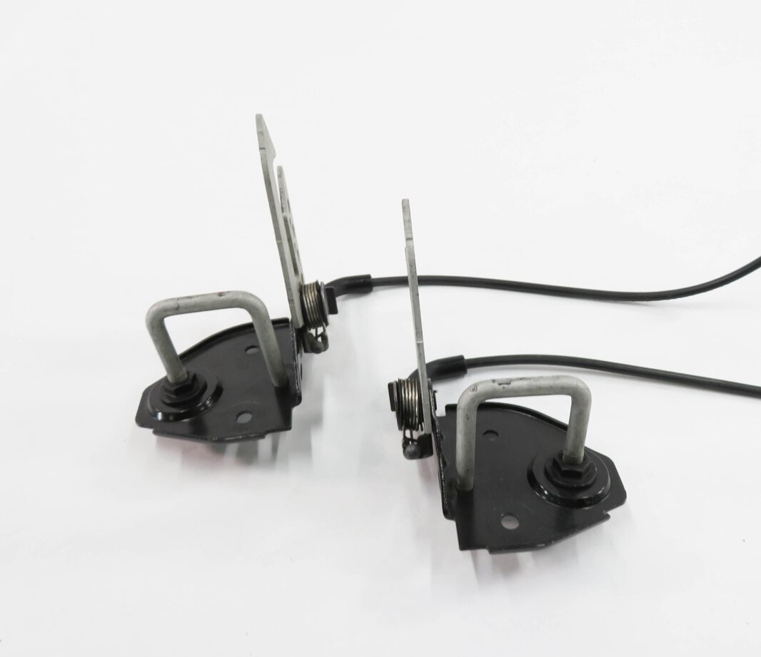 Thumbnail 5: 2011 BMW 550i (F10) FRONT LEFT & RIGHT UPPER HOOD LOCK LATCH SET-2