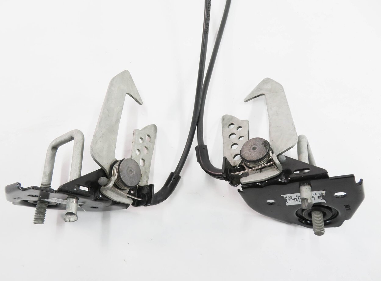 Thumbnail 6: 2011 BMW 550i (F10) FRONT LEFT & RIGHT UPPER HOOD LOCK LATCH SET-2