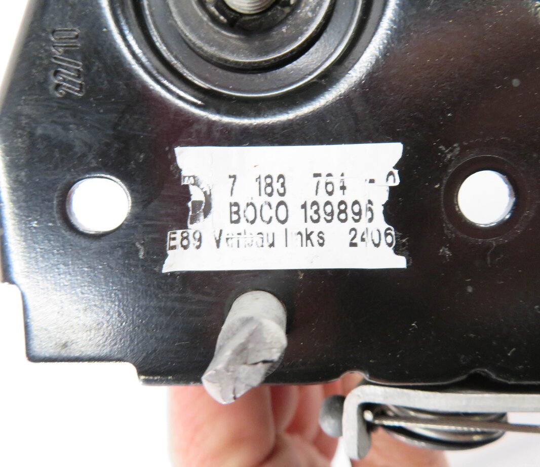 Thumbnail 7: 2011 BMW 550i (F10) FRONT LEFT & RIGHT UPPER HOOD LOCK LATCH SET-2