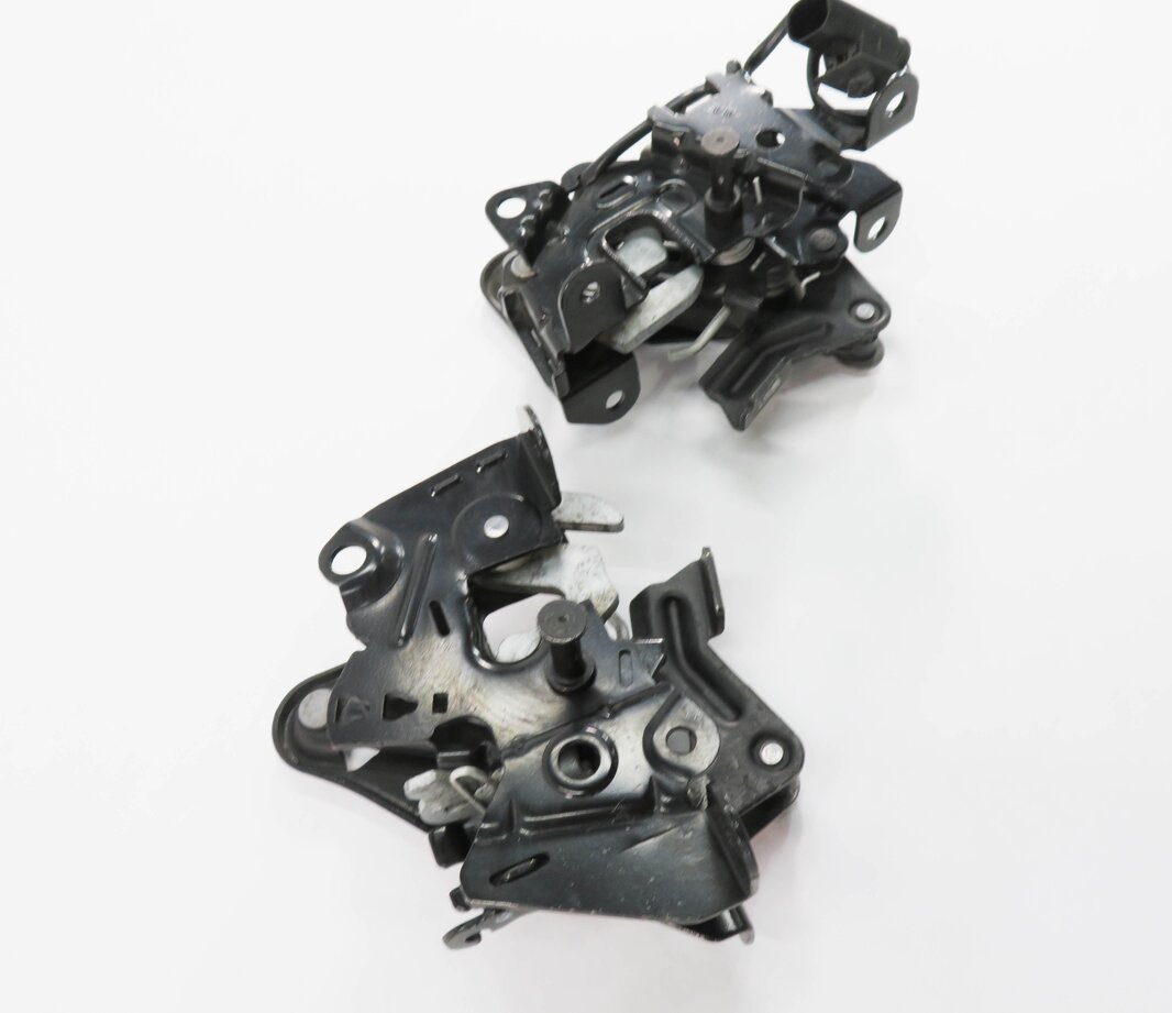 Thumbnail 3: 2011 BMW 550i (F10) FRONT LEFT & RIGHT LOWER HOOD LOCK LATCH SET-2