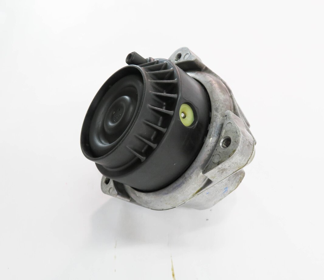Thumbnail 3: 2011 BMW 550i (F10) 4.4L N63 TWIN TURBO ENGINE - RIGHT MOTOR MOUNT
