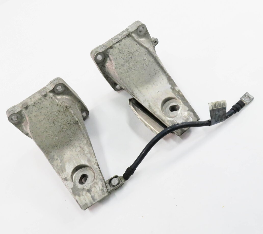 2006 BMW M5 ///M (E60) 5.0L V10 MOTOR - LEFT & RIGHT ENGINE MOUNT BRACKET SET-2