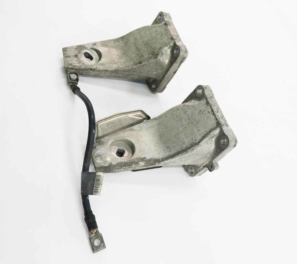 Thumbnail 3: 2006 BMW M5 ///M (E60) 5.0L V10 MOTOR - LEFT & RIGHT ENGINE MOUNT BRACKET SET-2