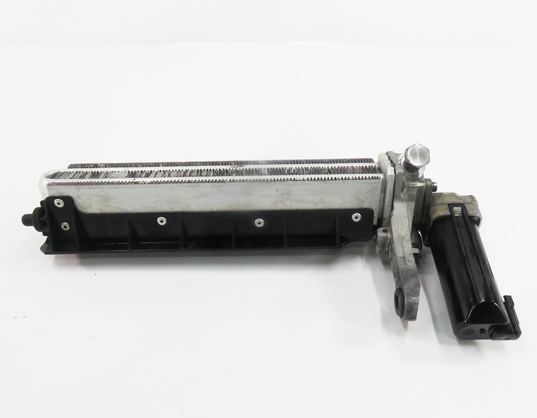 Thumbnail 5: 2006 BMW M5 ///M (E60) 5.0L V10 SMG TRANSMISSION OIL FLUID COOLER RADIATOR
