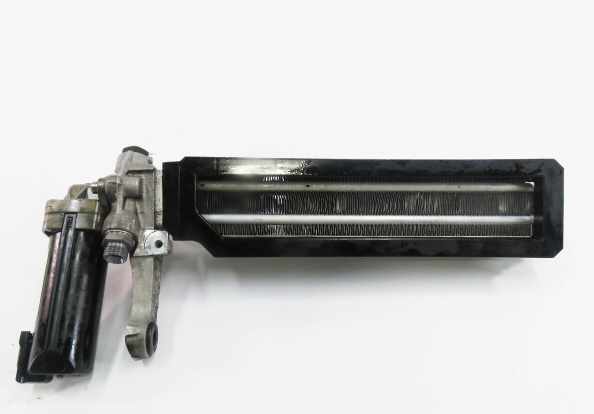 Thumbnail 6: 2006 BMW M5 ///M (E60) 5.0L V10 SMG TRANSMISSION OIL FLUID COOLER RADIATOR