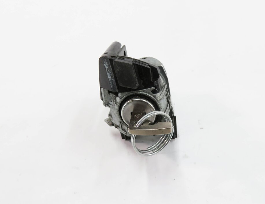 Thumbnail 2: 2012 MERCEDES C350 (C204) LEFT FRONT DRIVER DOOR HANDLE LOCK CYLINDER w/ KEY