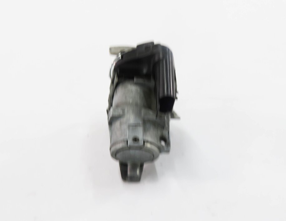 Thumbnail 5: 2012 MERCEDES C350 (C204) LEFT FRONT DRIVER DOOR HANDLE LOCK CYLINDER w/ KEY