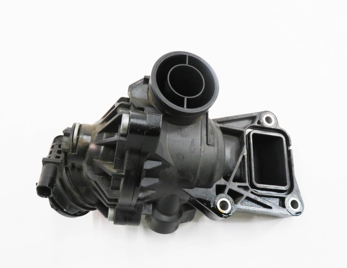 Thumbnail 6: 2012 MERCEDES C350 (C204) 3.5L M276 ENGINE - THERMOSTAT HOUSING