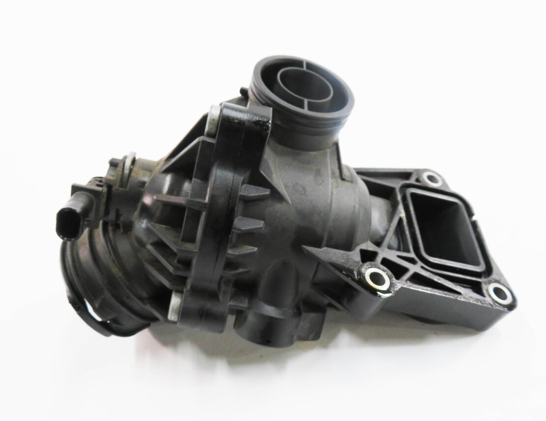Thumbnail 7: 2012 MERCEDES C350 (C204) 3.5L M276 ENGINE - THERMOSTAT HOUSING