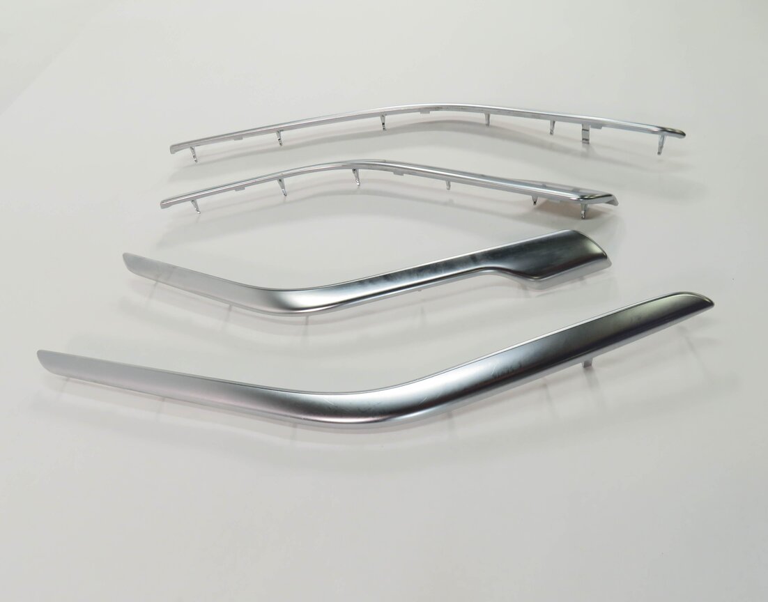 Thumbnail 3: 2014 MERCEDES BENZ CLA250 (C117) FRONT & REAR DOOR PANEL TRIM STRIP SET (SILVER)