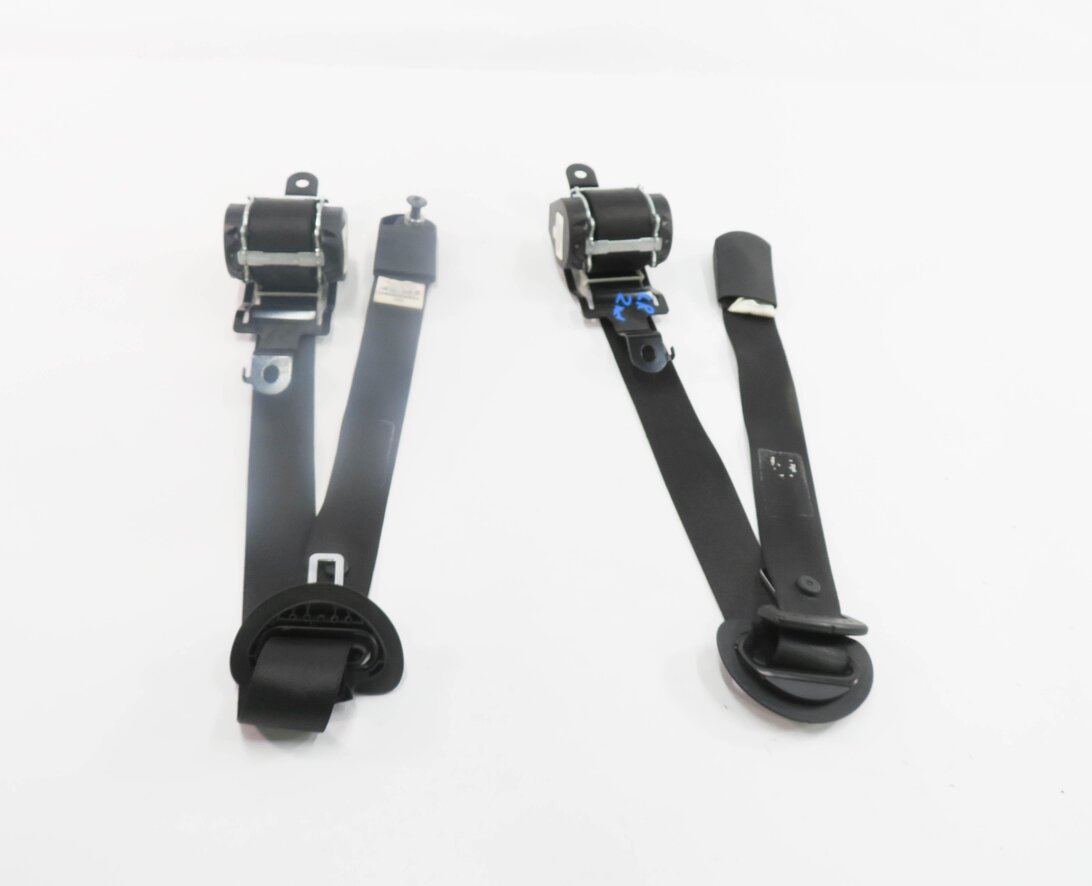 Thumbnail 2: 2007 BMW X5 (E70) REAR LEFT & RIGHT 2nd ROW SEAT SEATBELT RETRACTOR SET (BLACK)