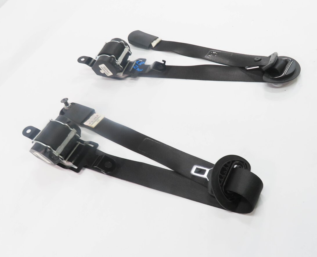 Thumbnail 3: 2007 BMW X5 (E70) REAR LEFT & RIGHT 2nd ROW SEAT SEATBELT RETRACTOR SET (BLACK)
