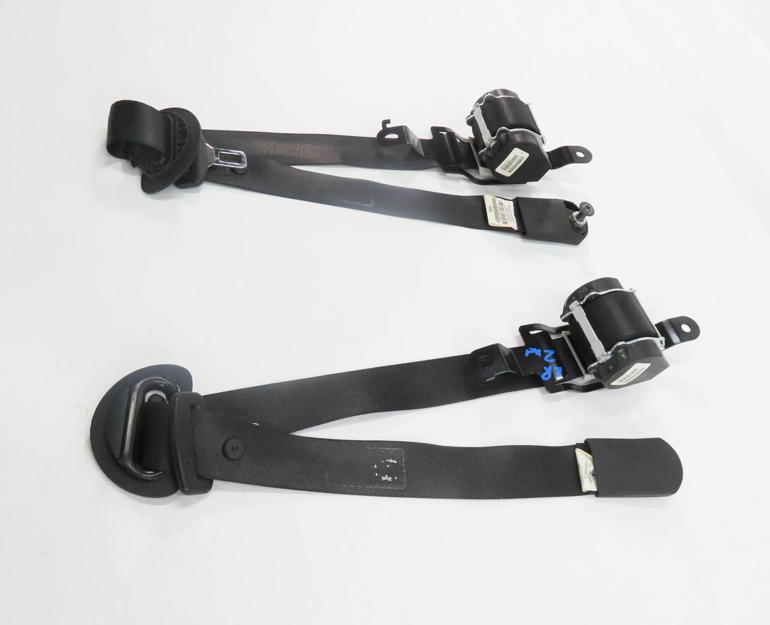 Thumbnail 4: 2007 BMW X5 (E70) REAR LEFT & RIGHT 2nd ROW SEAT SEATBELT RETRACTOR SET (BLACK)