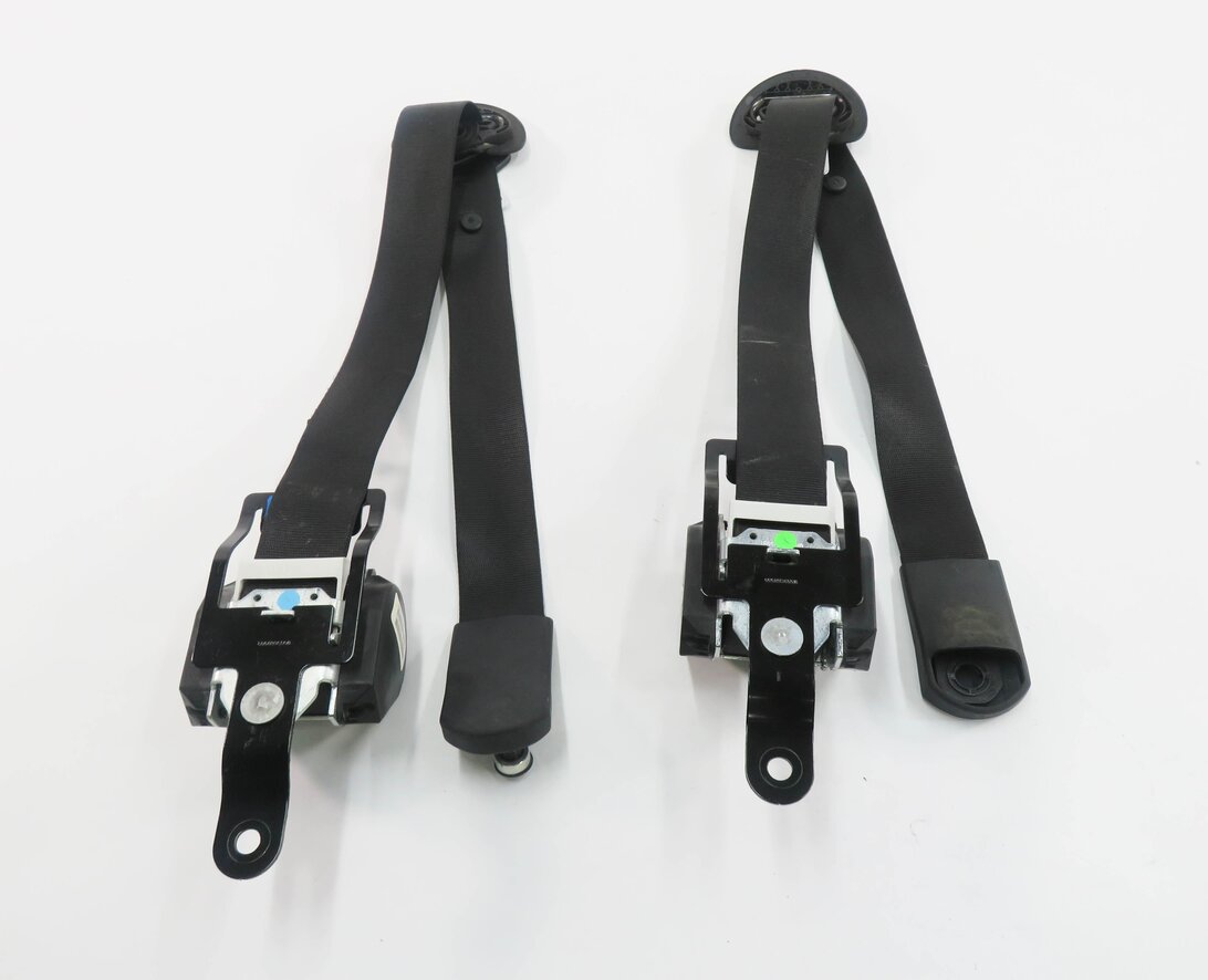Thumbnail 5: 2007 BMW X5 (E70) REAR LEFT & RIGHT 2nd ROW SEAT SEATBELT RETRACTOR SET (BLACK)