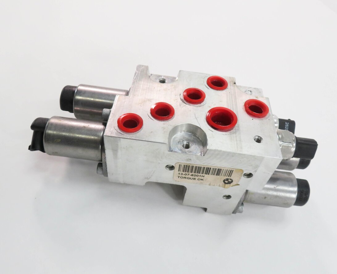 Thumbnail 3: 2007 BMW X5 (E70) DYNAMIC DRIVE SUSPENSION VALVE BLOCK