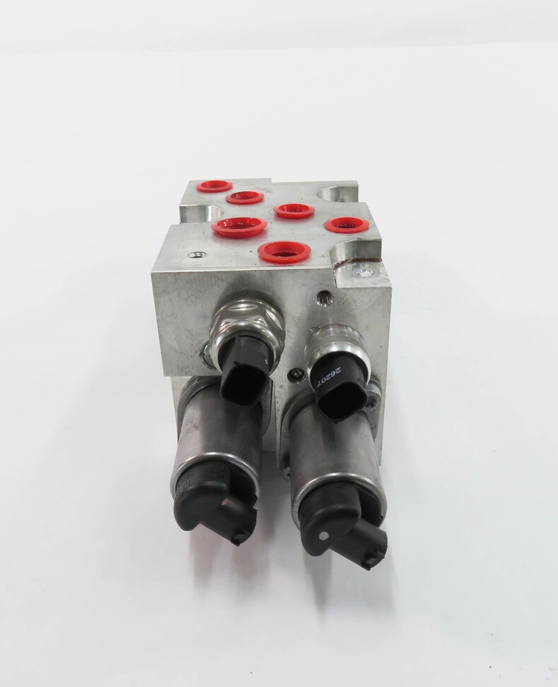 Thumbnail 5: 2007 BMW X5 (E70) DYNAMIC DRIVE SUSPENSION VALVE BLOCK
