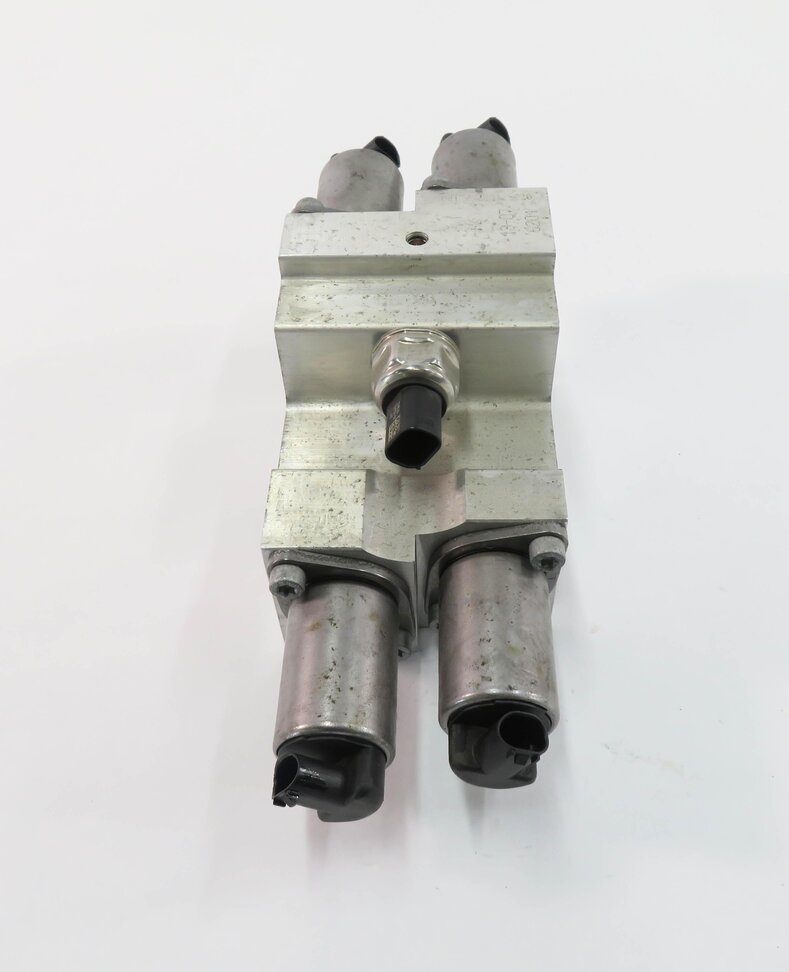 Thumbnail 6: 2007 BMW X5 (E70) DYNAMIC DRIVE SUSPENSION VALVE BLOCK
